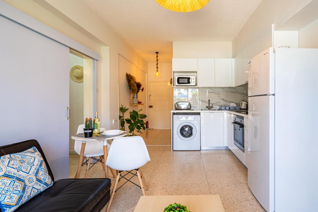 Sea Breeze 1-BR Apt in Pyla Exterior foto