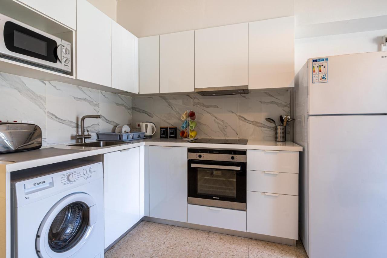 Sea Breeze 1-BR Apt in Pyla Exterior foto