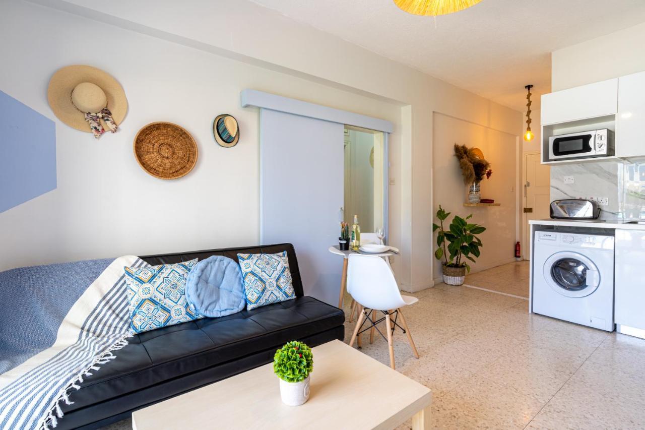 Sea Breeze 1-BR Apt in Pyla Exterior foto